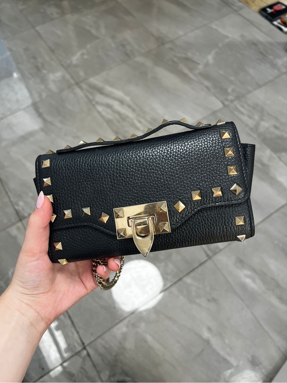 Valentino Garavani wallet on a chain (authentication included and guaranteed)